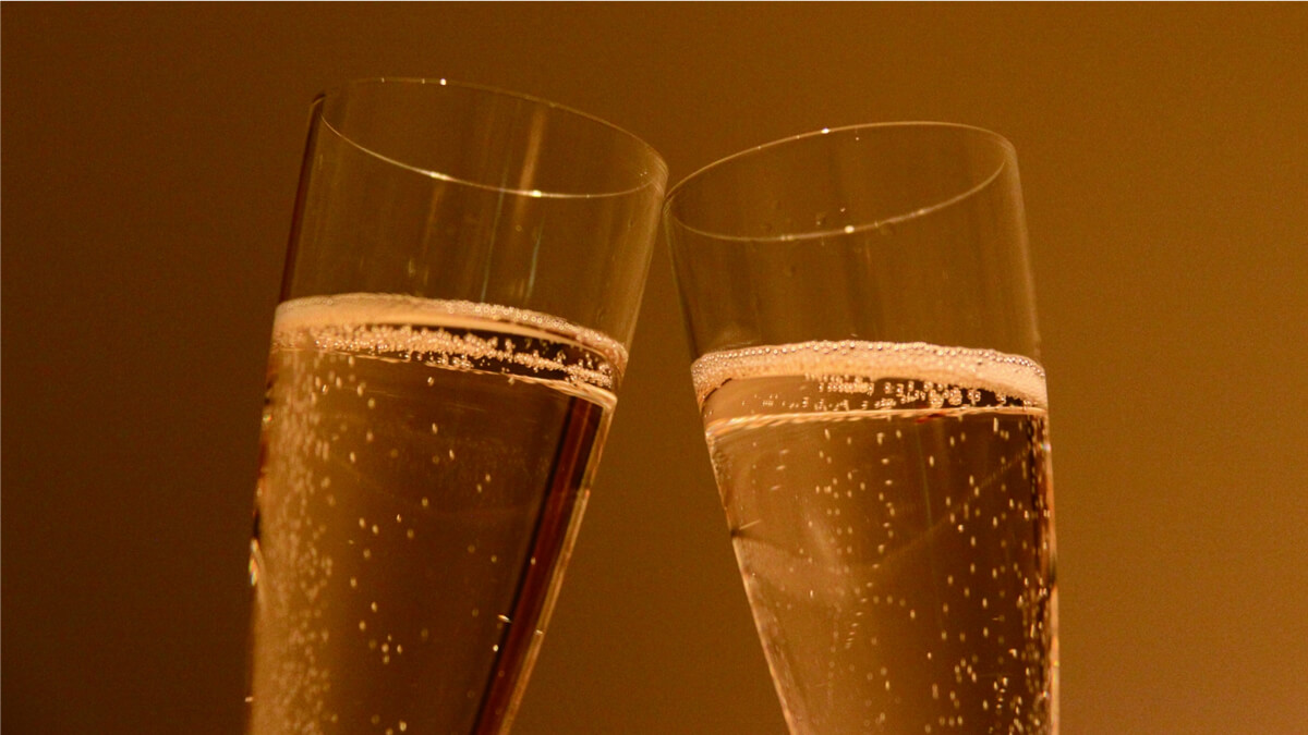 顔を赤くしないで、クールにお酒を楽しみたいんです♡ シャンパン